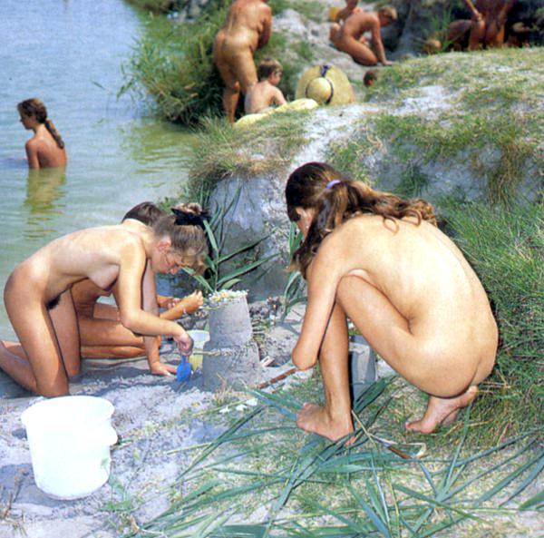 Young guys and girls nudists - a photo retro Young guys and girls nudists - a photo retro