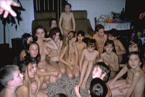 Meeting of nudists takes place houses Meeting of nudists takes place houses