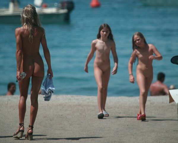 The nudism country - Purenudism photo The nudism country - Purenudism photo