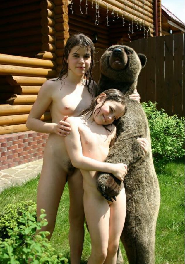 Family nudism - young nudists photo gallery Family nudism - young nudists photo gallery