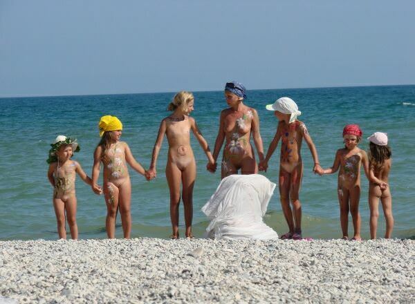 PureNudism - bare families of nudists on a beach PureNudism - bare families of nudists on a beach
