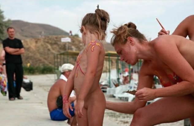 Gallery of a photo of mothers and daughters of nudists Gallery of a photo of mothers and daughters of nudists